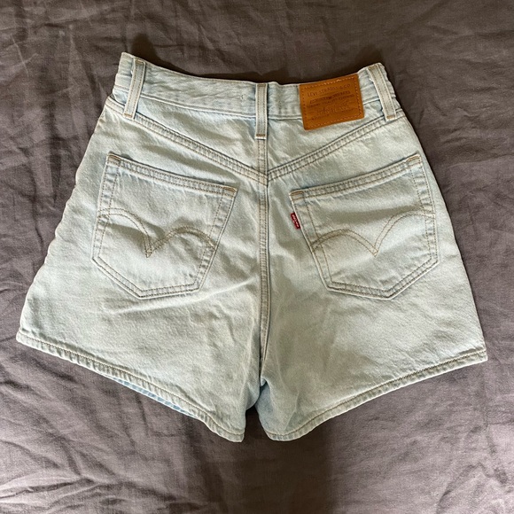 Levi’s High Loose Jean Shorts - Picture 4 of 4
